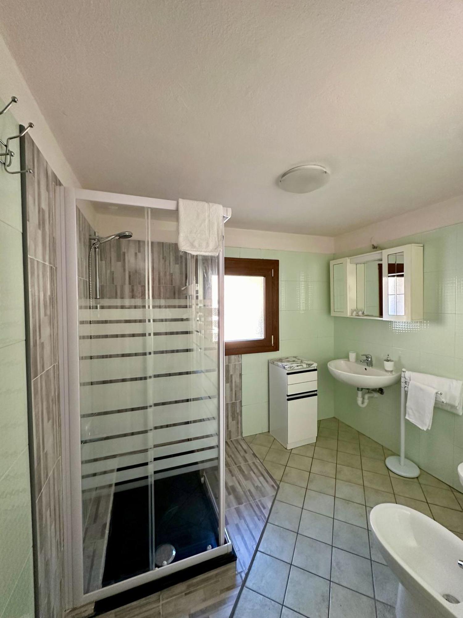 Renzo E Lucia Lake View Apartment Oliveto Lario Ruang foto